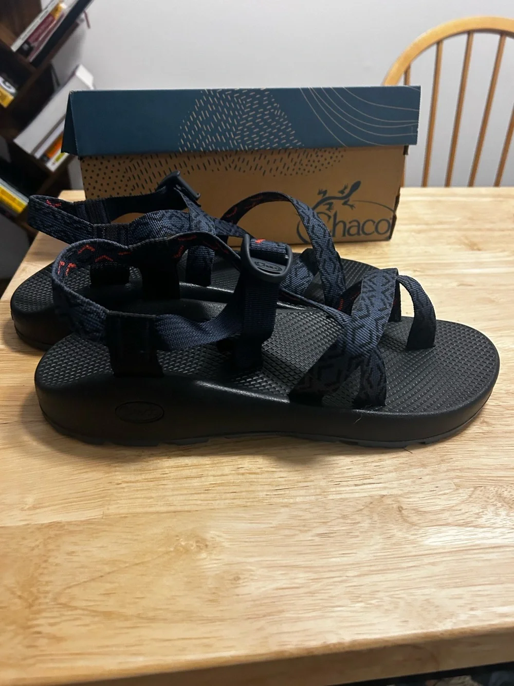 NWT Classic Z2 Chacos Sz 11